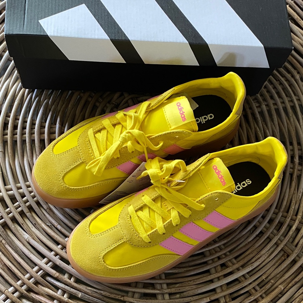 NEW 🆕 adidas Women’s Yellow Pink Retro Sneakers